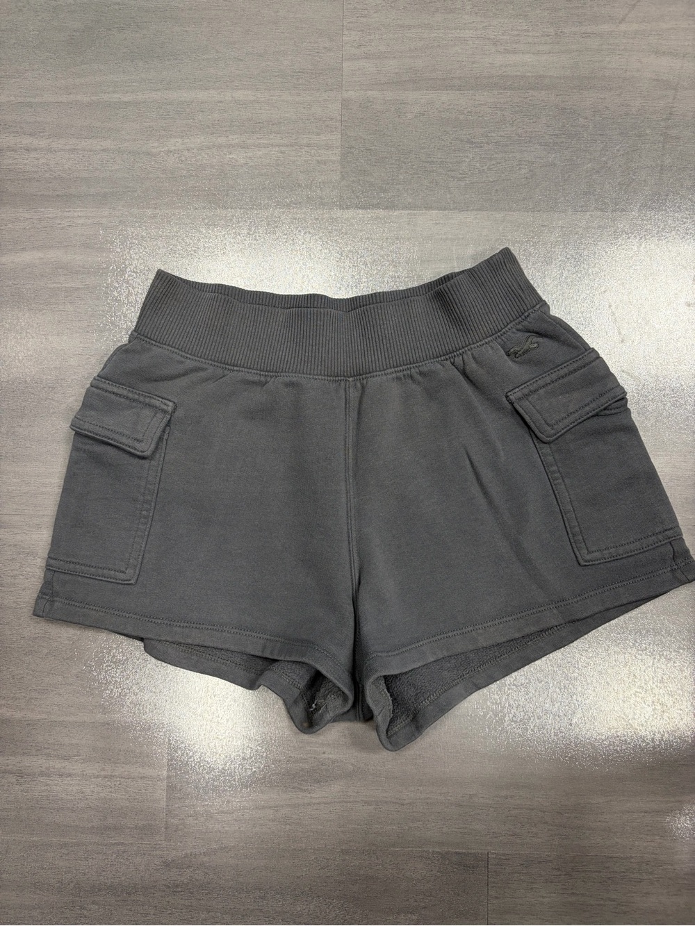 Hollister Ultra High-Rise Cargo Sweat Shorts in Gray Size XS